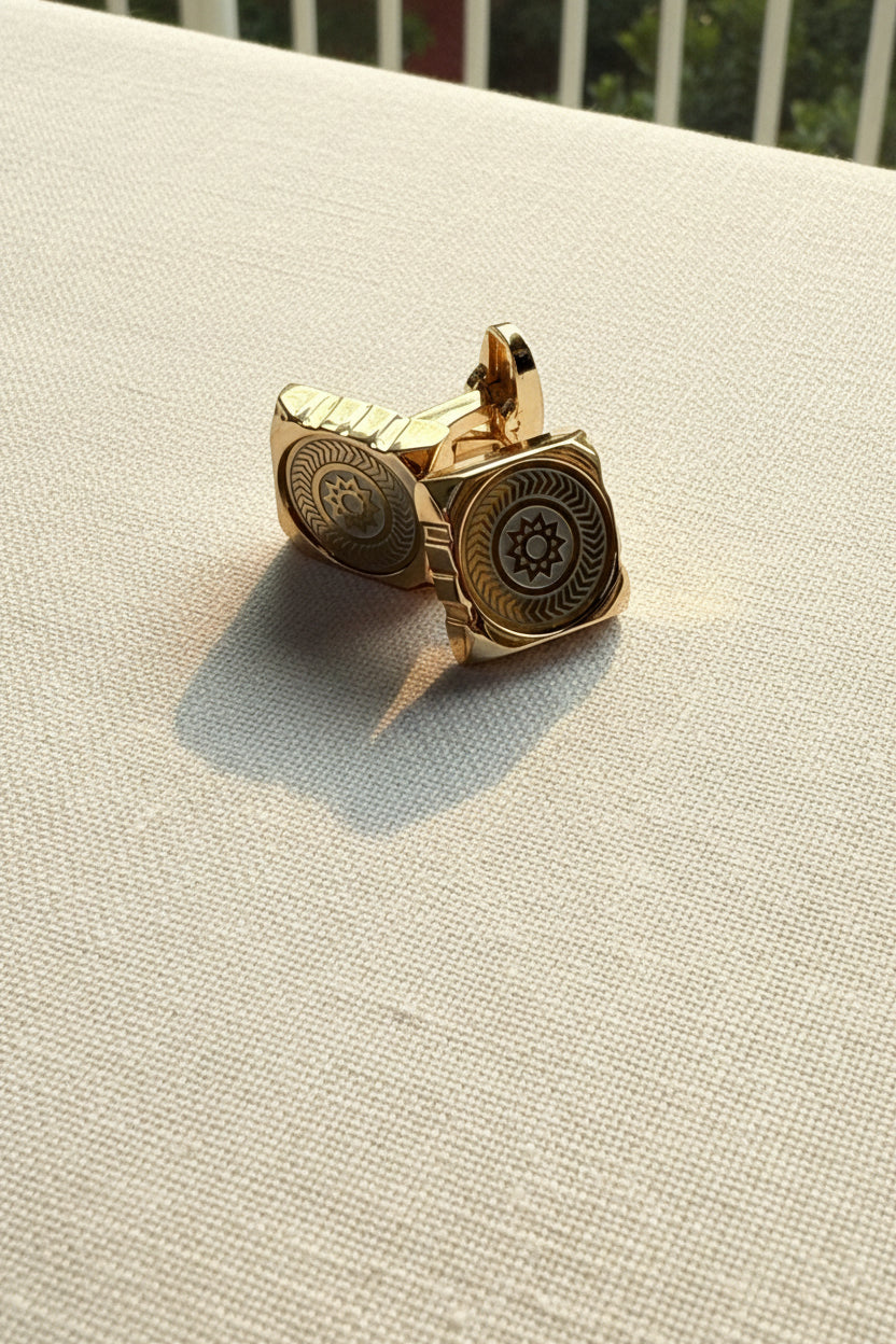Sunburst Signet Cufflinks – Gold